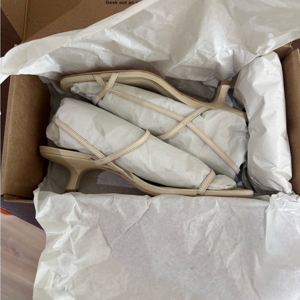 NWT Reformation Serenity Bare Sandals